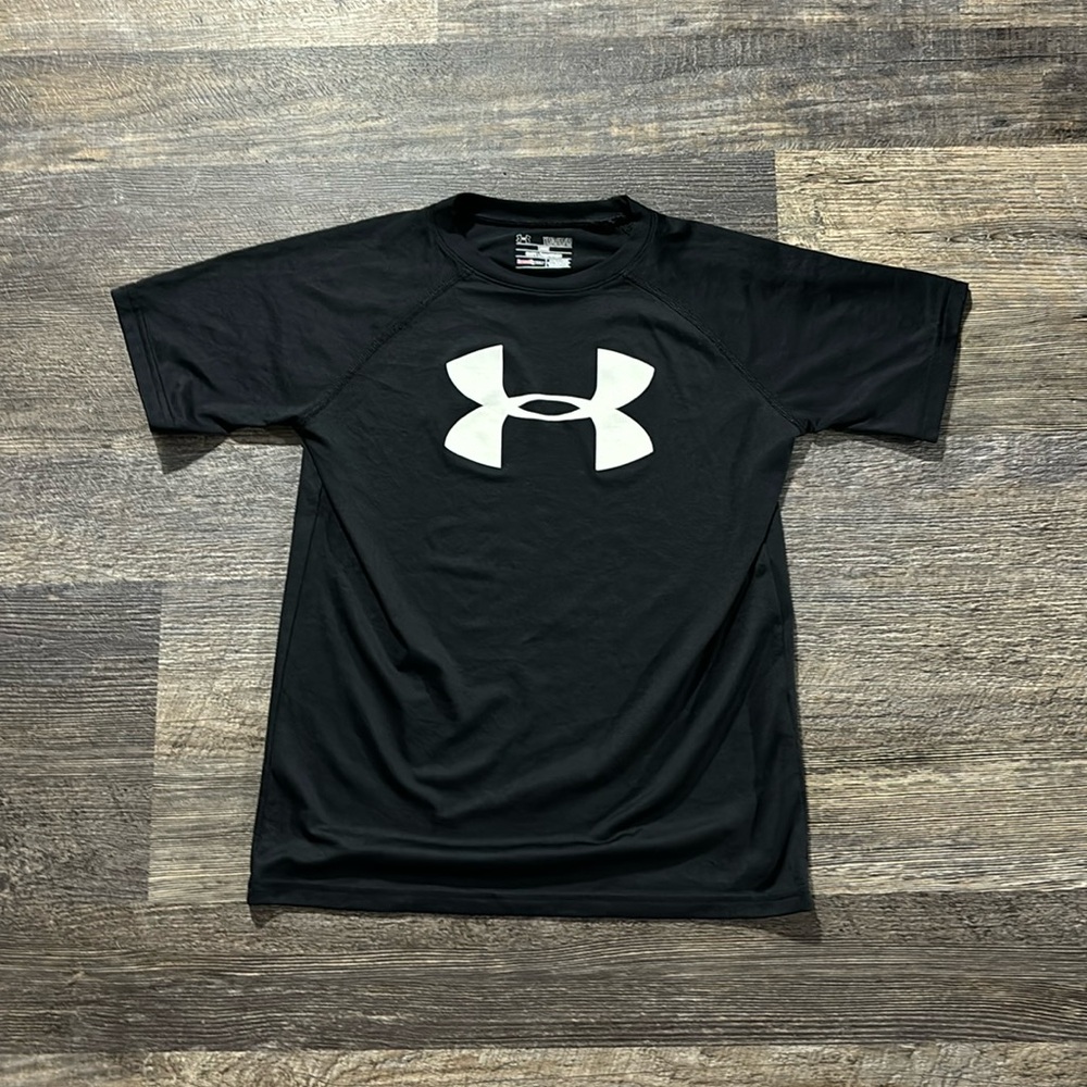 Black under armor shirt